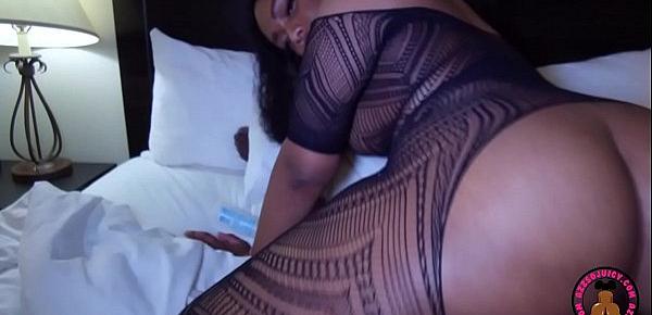  Phat ASS Vegas stripper bleu Marina twerks on big black dick